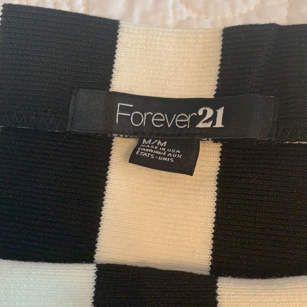 Cream/black striped mini skirt 🛍️ - Picture 2 of 4